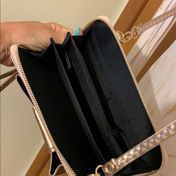 SHINY GOLD CROSSBODY OR WRISTLET!!  NWOT - Picture 5 of 7